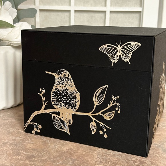 Estée Lauder Decorative Box - Picture 3 of 10